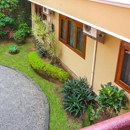 Reddoorz Plus Near Brawijaya Museum Malang Exterior foto